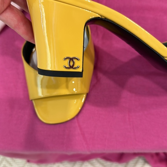 CHANEL Shoes - Picture 6 of 10